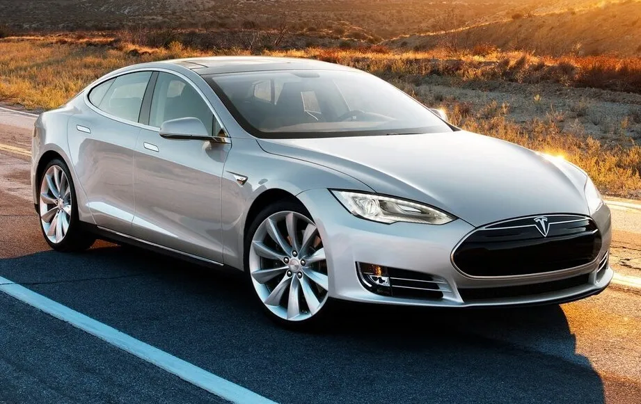 Tesla Model S вышла на рынок в 2012 году